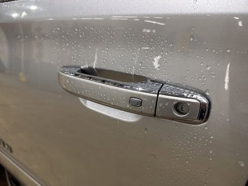 Used 2015 Chevrolet Suburban LTZ image 11