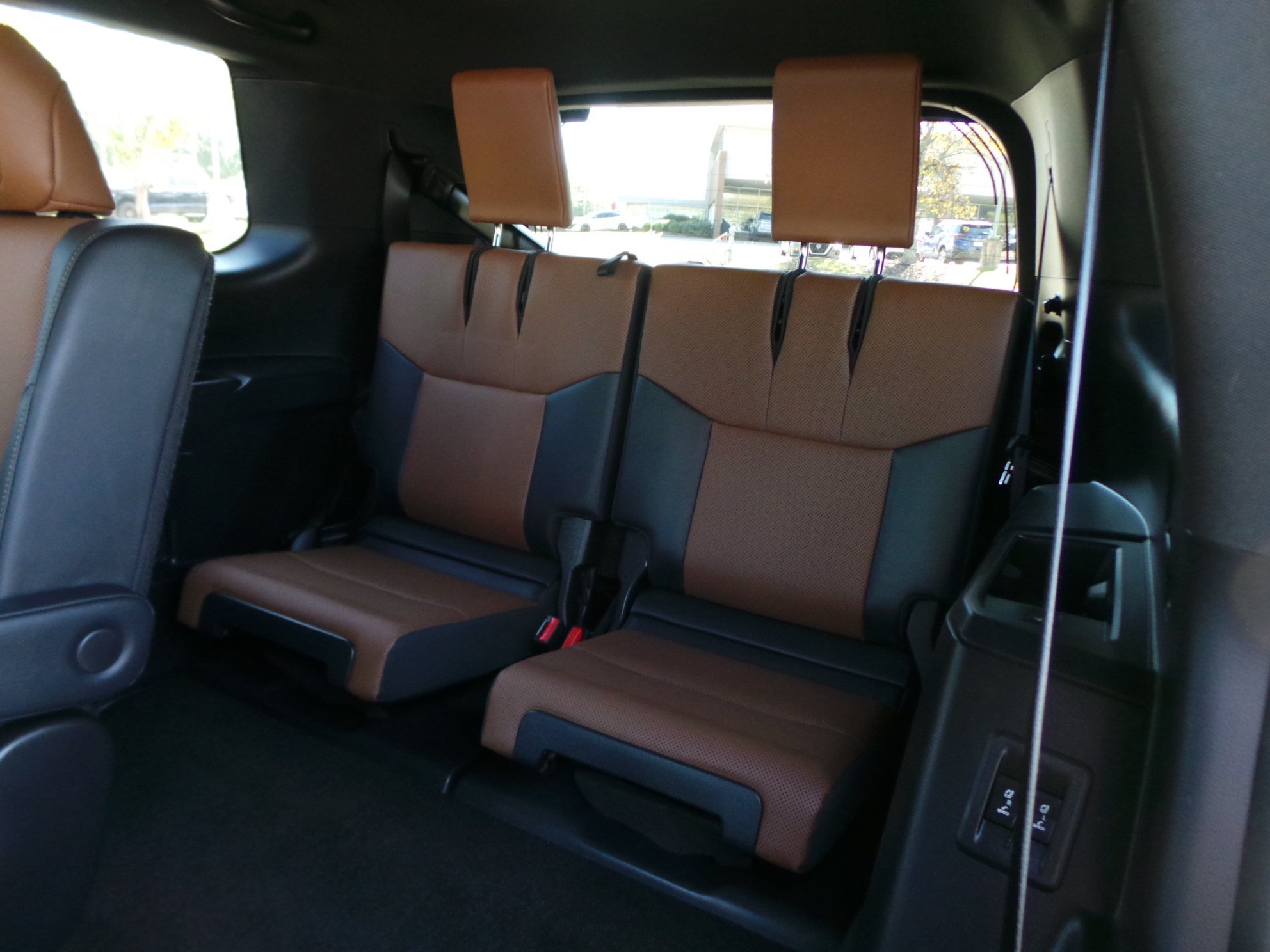 Used 2025 Lexus GX 550 w/ Accessory Package (2T) AWD/4WD image 13