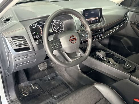 Used 2025 Nissan Rogue SV AWD/4WD image 13