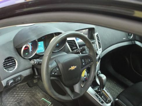 Used 2016 Chevrolet Cruze LT FWD image 14