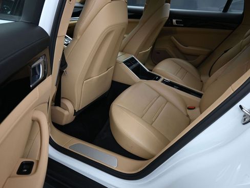 Used 2018 Porsche Panamera 4 image 23