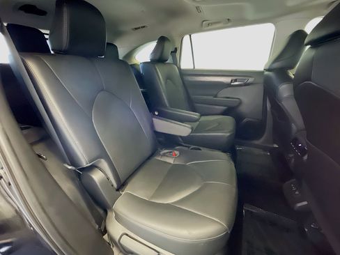 Used 2023 Toyota Highlander Limited AWD/4WD image 18
