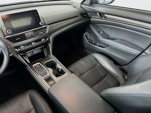 Used 2018 Honda Accord Touring image 11