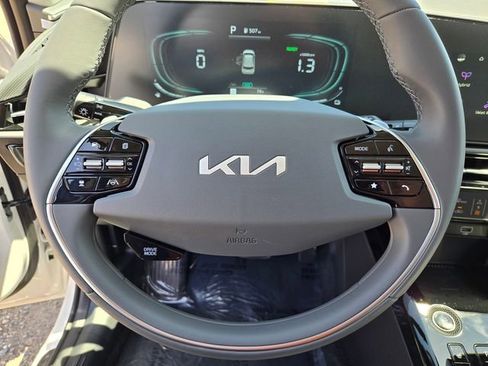 New 2026 Kia Niro EX FWD image 16