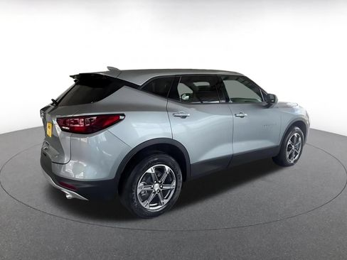 Used 2025 Chevrolet Blazer LT FWD image 13