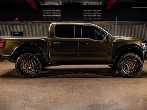 Used 2025 Ford F150 Raptor AWD/4WD image 9