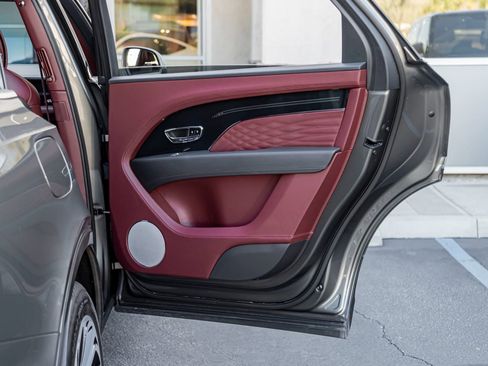 Used 2023 Bentley Bentayga Extended Wheelbase image 26