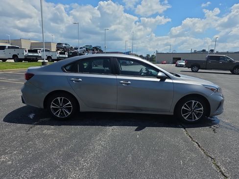 Used 2023 Kia Forte LXS FWD image 3