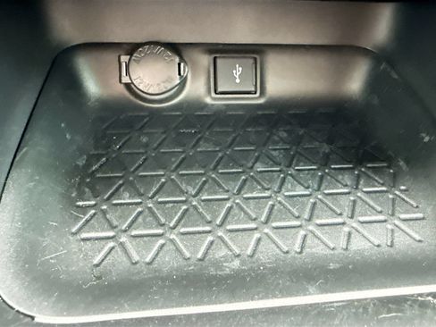 Used 2020 Toyota RAV4 LE FWD image 28