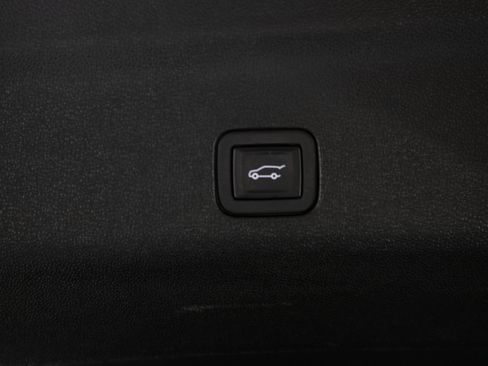 Used 2024 GMC Yukon SLT w/ SLT Luxury Package AWD/4WD image 19