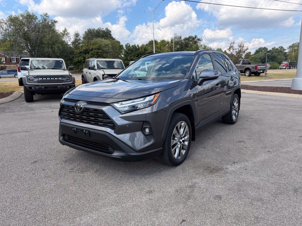 Used 2023 Toyota RAV4 XLE Premium FWD image 3