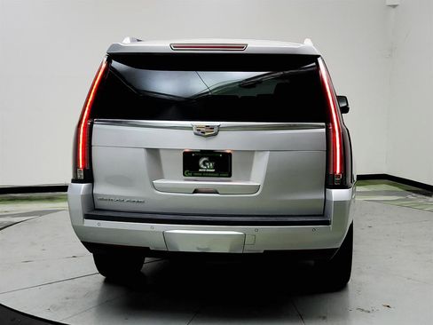 Used 2019 Cadillac Escalade Luxury RWD image 6