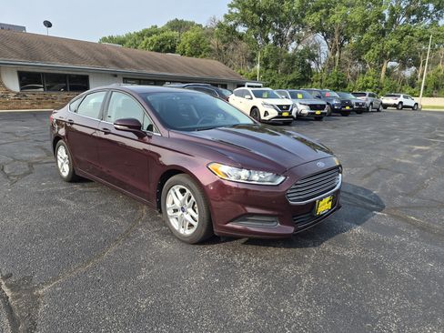 Used 2013 Ford Fusion SE FWD image 2