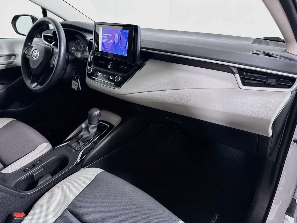 Used 2025 Toyota Corolla LE FWD image 28