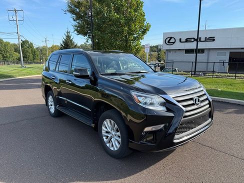 Used 2019 Lexus GX 460 image 3