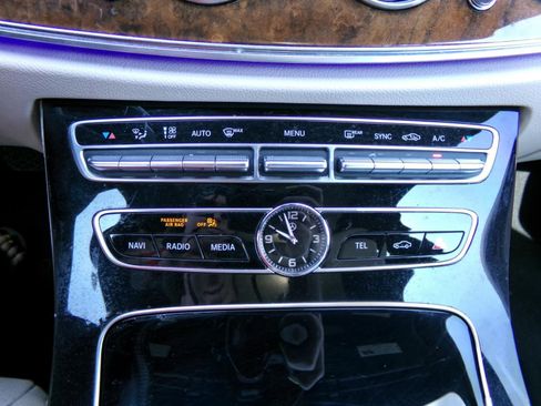 Used 2018 Mercedes-Benz E 300 image 11