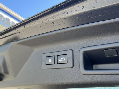 Certified 2025 Subaru Forester Limited image 12