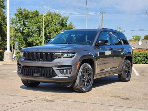 New 2025 Jeep Grand Cherokee Altitude image 2