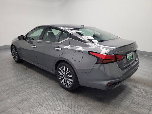 Used 2025 Nissan Altima 2.5 SV FWD image 3