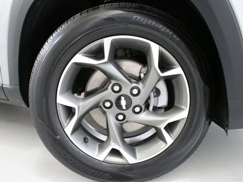 Used 2024 Chevrolet Trax LT w/ Driver Confidence Package FWD image 31