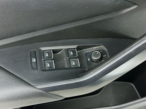 Used 2021 Volkswagen Jetta SE FWD image 15