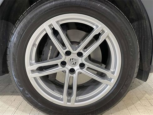 Used 2025 Porsche Macan image 14