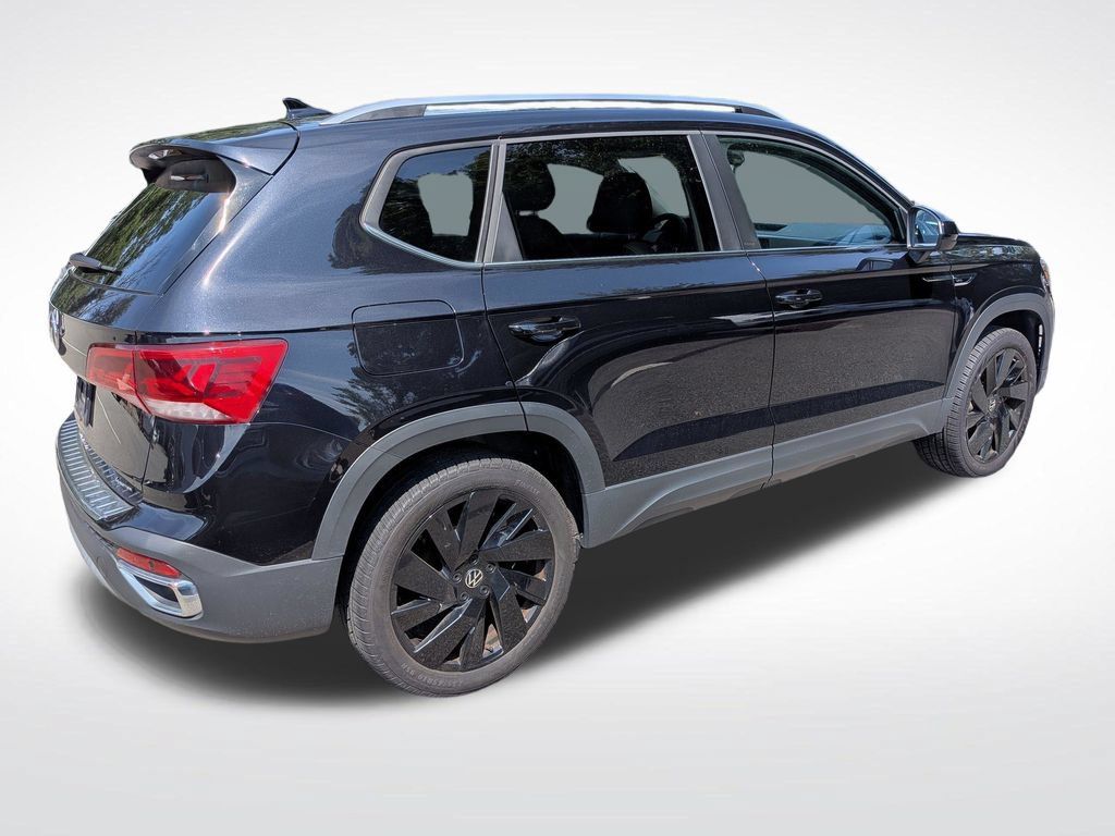 Used 2024 Volkswagen Taos SEL AWD/4WD image 3