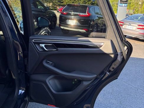 Used 2019 Porsche Macan AWD/4WD image 44