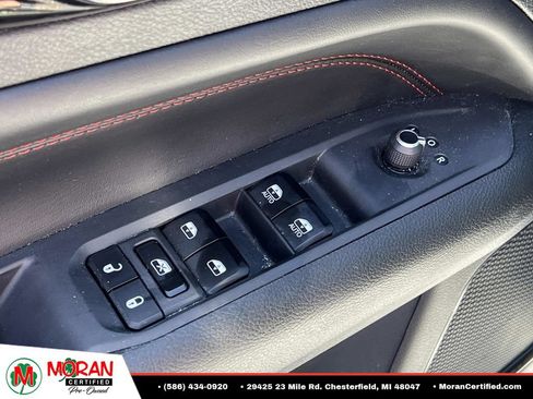 Used 2023 Jeep Compass Trailhawk w/ Trailhawk Convenience Group AWD/4WD image 15