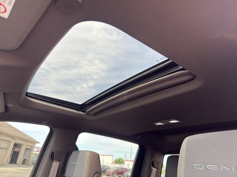 Used 2020 GMC Sierra 2500 Denali w/ Denali Ultimate Package AWD/4WD image 12