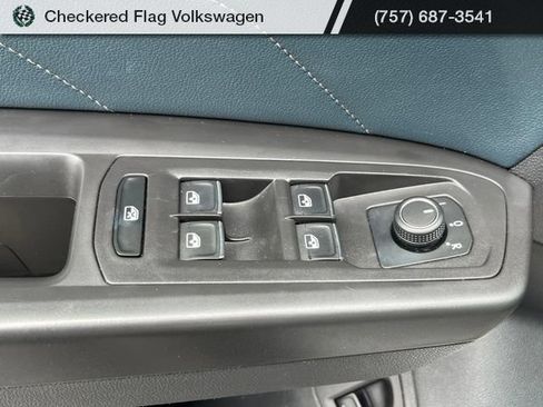 Used 2023 Volkswagen Atlas Cross Sport SEL R-Line AWD/4WD image 18
