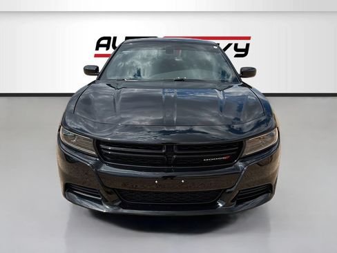 Used 2023 Dodge Charger SXT RWD image 2