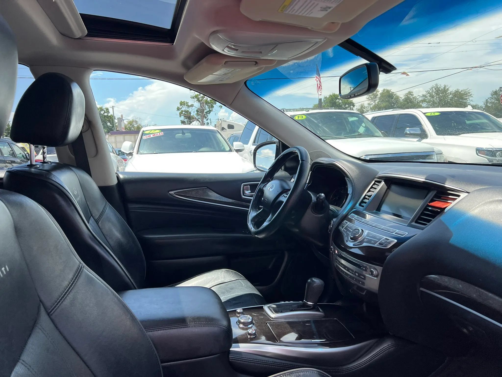 Used 2014 INFINITI QX60 Luxe w/ Premium Package AWD/4WD image 19
