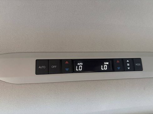 Used 2021 Toyota Sienna Limited FWD image 36