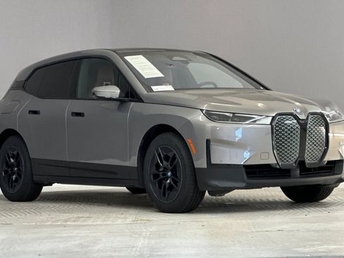 Certified 2023 BMW iX xDrive50 AWD/4WD image 6