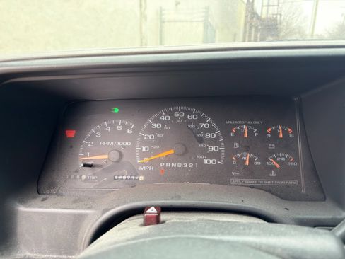 Used 1999 Chevrolet Suburban 4WD w/ Preferred Equipment Group 3 image 11