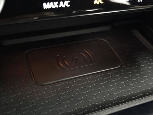 Used 2021 Jaguar F-PACE SVR image 36