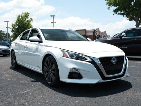 Used 2019 Nissan Altima 2.0 Edition One FWD image 3