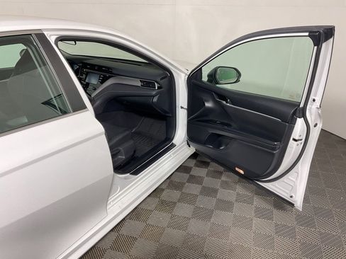 Used 2018 Toyota Camry SE FWD image 34