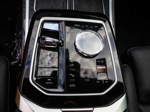 Certified 2024 BMW i7 eDrive50 image 21