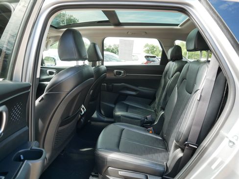 Certified 2025 Kia Sorento EX w/ EX Panoramic Sunroof Package AWD/4WD image 35