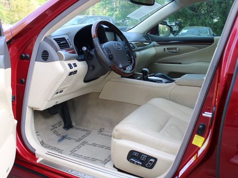 Used 2013 Lexus LS 460 w/ Comfort Pkg RWD image 17