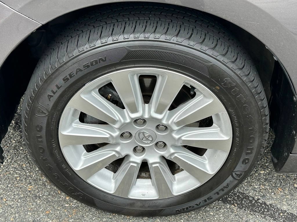 Used 2014 Toyota Sienna LE AWD/4WD image 32