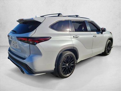 Used 2024 Toyota Highlander XSE image 5