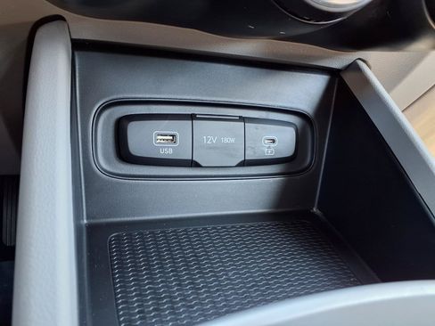Used 2025 Hyundai Venue SEL FWD image 7