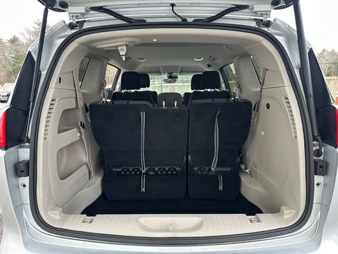 Used 2024 Chrysler Voyager LX image 13