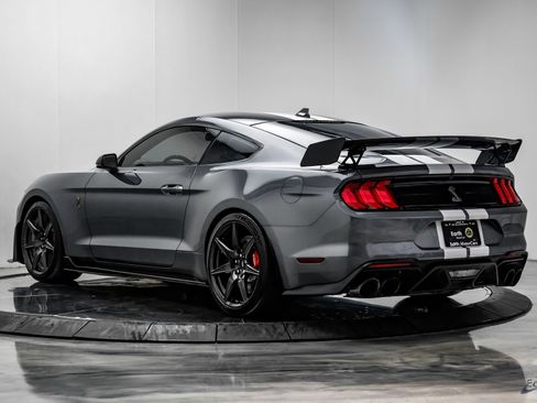 Used 2021 Ford Mustang Shelby GT500 w/ Carbon Fiber Track Pack RWD image 12