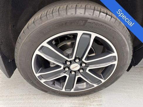 Used 2023 GMC Acadia SLT w/ Technology Package FWD image 13