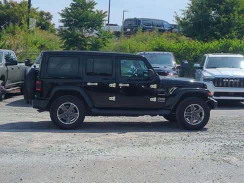 Certified 2019 Jeep Wrangler Unlimited Sahara AWD/4WD image 9
