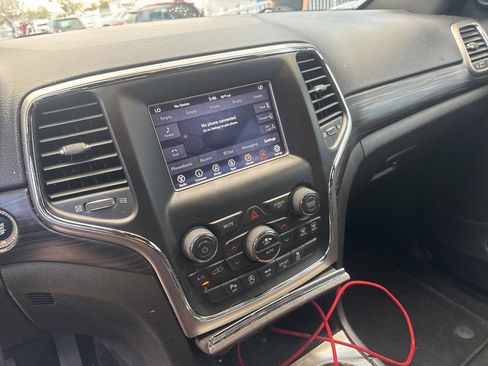 Used 2020 Jeep Grand Cherokee Laredo image 14